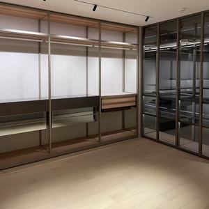 Système de dressing sur mesure, armoires de rangement pour vêtements avec portes en verre, dressing ouvert personnalisé avec éclairage LED. - Product Image 2