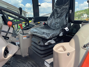 Tracteur utilitaire Kubota M-Series M7060D d'occasion de haute qualité, 4 roues motrices, moteur puissant, tracteur agricole pour l'agriculture et l'aménagement paysager - Product Image 4