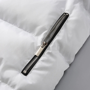 Vente en gros Veste d'hiver bouffante à manches courtes pour hommes avec logo personnalisé, coupe-vent à capuche respirante, imperméable et brillante - Product Image 5