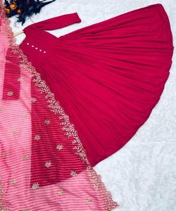 Kurti en coton prêt à l'emploi dernière mode robe rayonne Anarkali avec veste Dupatta à bas prix tenue pour soirée dames indiennes vente en gros - Product Image 1