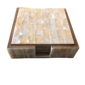 Juego de Cuatro Posavasos de Lujo Clásicos Hechos a Mano con Incrustaciones de Madreperla, Accesorio de Mesa Artístico, Duradero y Elegante - Product Image 2