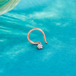 Piercing de nez Diamant Lumineux - Or Jaune 14 carats avec Moissanite et Perle Tendance pour le Corps - Product Image 1