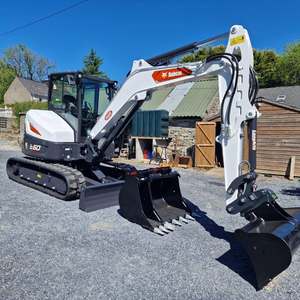 Mini Excavadora Compacta con Brazo Largo, Motor Yanmar, Bomba de Alta Potencia, Capacidad de Excavación de 2.34 Toneladas, para Uso en Construcción y Agricultura - Product Image 2