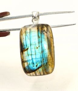 Pendentif unisexe minimaliste fait main en argent sterling 925 avec pierre précieuse naturelle labradorite et sertissage clos - Product Image 4