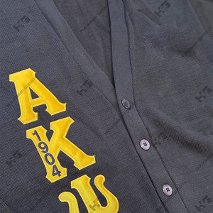 Cardigan en tricot acrylique noir pour femmes, col en V, avec broderie sur le devant, personnalisé pour les sororités et fraternités Alpha AKP Psi. - Product Image 2