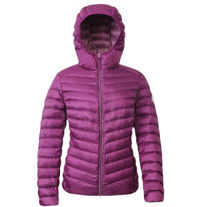 Veste matelassée élégante pour femme avec capuche et poches Vêtements d'hiver pour l'extérieur et les looks décontractés - Product Image 5