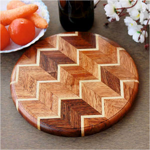 Planche à découper en bois arrondie pour la cuisine - Product Image 2