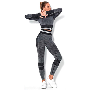 Vêtements de sport personnalisés pour femmes Combinaison de yoga push-up Leggings pour femmes Ensembles de yoga Vêtements de sport fitness Ensembles pour femmes avec logo - Product Image 2