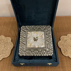 CHOWKI DE PLATA ALEMÁN (6 X 6) PARA ADORACIÓN, ARTESANÍA EN MADERA - Product Image 1