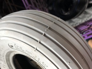 Pneus gris côtelés Cheng Shin 3.00-4 260X85 10X3 C179 - Product Image 4