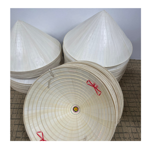 Chapeau conique en feuilles de palmier en bambou tissé à la main Vietnam Parfait pour les voyages en plein air Protection solaire culturelle - Product Image 1