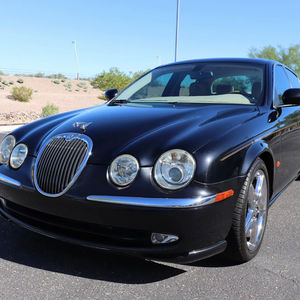 รถจักรยานยนต์ยี่ห้อจักรยันต์ - Product Image 1