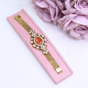 Elegante Brazalete con Acabado Dorado y Piedras Kundan de Primera Calidad para Bodas y Compromisos, Colección para Fiestas, para Mujer - Product Image 3