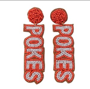 Pendientes de gota de declaración colgantes con diseño de bota con cuentas en blanco y negro hechos a mano, Hiba Enterprises Unisex de moda - Product Image 6