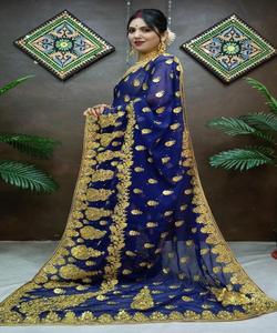 เสื้อส่าหรีดีไซน์เนอร์บอลลีวู้ดผ้าไหมเนื้อนุ่มพิมพ์ลายดิจิตอลสีแสดเข้มพร้อมเสื้อเสื้อผ้าอินเดียดีไซน์ดอกไม้ - Product Image 4