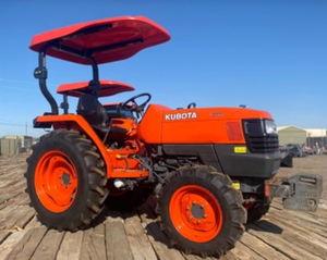 รถแทรกเตอร์คูโบต้า L2800 4WD ดีเซลขนาดเล็ก ใหม่และมือสอง สำหรับการเตรียมพื้นที่เกษตรกรรมและการปฏิบัติงานภาคสนาม - Product Image 2