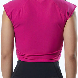 Camiseta corta personalizada para mujer Diseño personalizado Tela de mezcla de algodón informal y cómoda Perfecta para días casuales de uso activo - Product Image 5