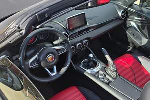 Fiat 124 Spider Abarth Plus 2020 d'occasion en excellent état, sans accident, conduite à gauche/droite - Product Image 4