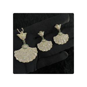 Colgante de oro de 18K para boda, pendiente de diamante natural hecho en diamantes naturales en oro amarillo de 14kt, joyería de diamantes de último diseñador, joyería de moda - Product Image 3