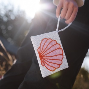Monedero Mini Acolchado con Cuentas Acrílicas Hecho a Mano en India, Diseño Vintage de Moda para Mujeres y Mamás, Estilo Femenino - Product Image 3