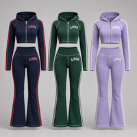 Logo Kustom 2026 Musim Gugur Wanita Set Pakaian Olahraga 2 Potong Slim Fit Crop Hoodie Celana Flare Bergaris Samping Kasual Gym Streetwear Outfit