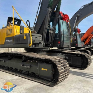 Excavatrice sur chenilles Volvo EC210 d'occasion en bon état, moteur Cummins, poids opérationnel de 25 tonnes, moteur à engrenages, faible nombre d'heures, à vendre - Product Image 2