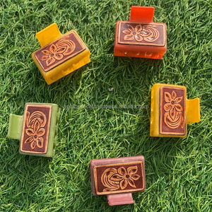 Nouvel arrivage Mini pinces à cheveux occidentales élégantes faites à la main en cuir gravé Mini pinces à cheveux en cuir Accessoires de cheveux pour femmes - Product Image 2