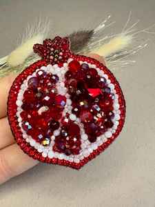 Broches con cuentas Broche de diseñador hecho a mano. Accesorios de alta calidad. Broche de diseño único. El mejor regalo para baby shower. - Product Image 4