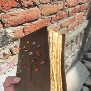 เคสโทรศัพท์หนังฝังต้นไม้แห่งชีวิตทำด้วยมือด้วยการออกแบบวินเทจแนวชนบทคลาสสิกสำหรับให้เป็นของขวัญใช้ส่วนตัว - Product Image 2