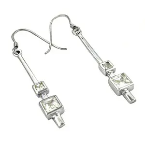 Boucles d'oreilles pendantes en argent 925 pour femmes, serties de zircon cubique, plaquées or avec perle de quartz et diamant - pour mariages et fêtes - Product Image 3