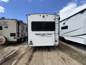 PROVEEDOR DE REMOLQUES DE CAMPING USADOS 2021 Grand Design REFLECTOR Serie 150 240RL en Venta para Camping y Viajes - Product Image 5