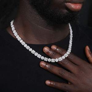 Chaîne à maillons Halo Trèfle Glacé Moissanite - Product Image 2