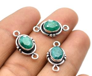 Conector de Doble Aro Chapado en Plata Antigua y Oro de 18K con Gema de Corte Esmeralda 21x11mm NC77, Lote de Fornituras para Fabricación de Joyas - Product Image 1