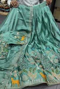 LANZAMIENTO DE NUEVO LEHENGA CHOLI DUPATTA DE DISEÑO MODERNO PARA FIESTAS, 2 COLORES, MATERIAL CHIGNON PURO para FIESTAS, Zain Exports - Product Image 2