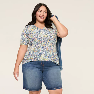 Camiseta Casual con Estampado Floral Personalizado para Mujer de Talla Grande, Suministro al por Mayor, Bangladesh, Ropa para Mujer, Proveedores de Prendas de Vestir - Product Image 4