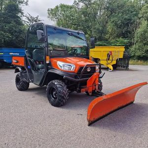 Véhicule utilitaire tout-terrain Kubota RTV-1100C diesel 4x4 d'occasion de haute qualité avec cabine fermée et chauffage pour travaux agricoles à prix avantageux - Product Image 4