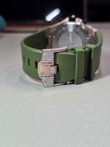 Montre de luxe de qualité supérieure avec cadran de 41 mm, bracelet en caoutchouc vert, mouvement automatique, diamant moissanite, disponible à la vente - Product Image 5
