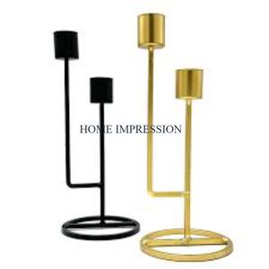 Bougeoir de couleur or en métal de décoration de table avec la base noire - Product Image 2