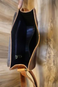 Vente en gros de sacs à main en cuir de vachette occidentaux pour femmes, fabriqués à la main avec un gland imprimé animal - Product Image 6