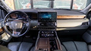 Lincoln Navigator Présidentiel 2024 Neuf/Occasion Spécifications GCC Sièges en Cuir Automatiques Toit Ouvrant Panoramique Phares LED à Vendre - Product Image 4