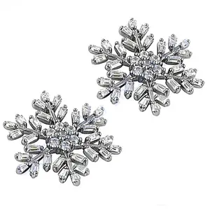 Boucles d'oreilles clous tendance en or 18 carats plaqué or avec zircone cubique pour bijoux pour femmes - Product Image 3