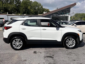 CLEAN 2023 C H e V R o L E T Trail blazer LS FWD - Product Image 2