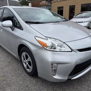 CLEAN 2015 Toyota Pri_us Dos - Product Image 1