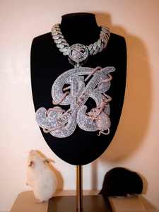 Colgante y Dijes de Plata 925 Personalizados con Diseño Único, Estilo Hip Hop, con Incrustaciones de Moissanita, Letra Personalizada - Product Image 4