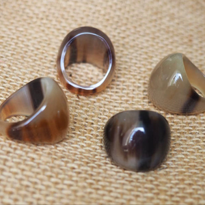 Anillo de Cuerno de Búfalo Pulido, Joyería para Fiestas, Bodas y Aniversarios, Color Natural, Gran Venta - Product Image 1