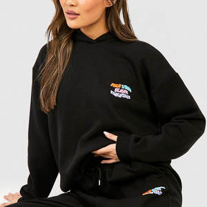 Nuevo diseño de ropa de invierno de dos piezas para correr Puff estampado chándal/ropa de calle informal Color sólido mujeres chándales - Product Image 3