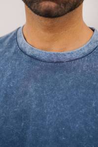 เสื้อยืดโอเวอร์ไซส์ทรงเรโทร OEM ผ้าฝ้ายถักเนื้อหนัก 100% สำหรับผู้ชาย ล้างสีแบบแอซิดวอช พร้อมลายพิมพ์ดิจิทัลตัวอักษรโลโก้แบบกำหนดเอง - Product Image 5