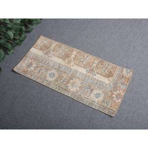 Tapis vintage 1,3 x 2,7 pieds, tapis turc en laine marron à imprimé animal - Product Image 1