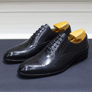 Zapatos de cuero hechos a mano de lujo para hombre, de piel de vaca de grano completo, calzado formal, antideslizante, resistente al desgaste, para negocios oficiales. - Product Image 1