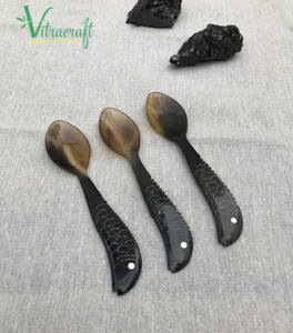 Cuillère en corne a une poignée unique en forme de poisson, cuillère en corne faite à la main vietnamienne, design unique, apporte une nouvelle expérience lors de l'utilisation. Cadeau significatif Cadeau unique - Product Image 2